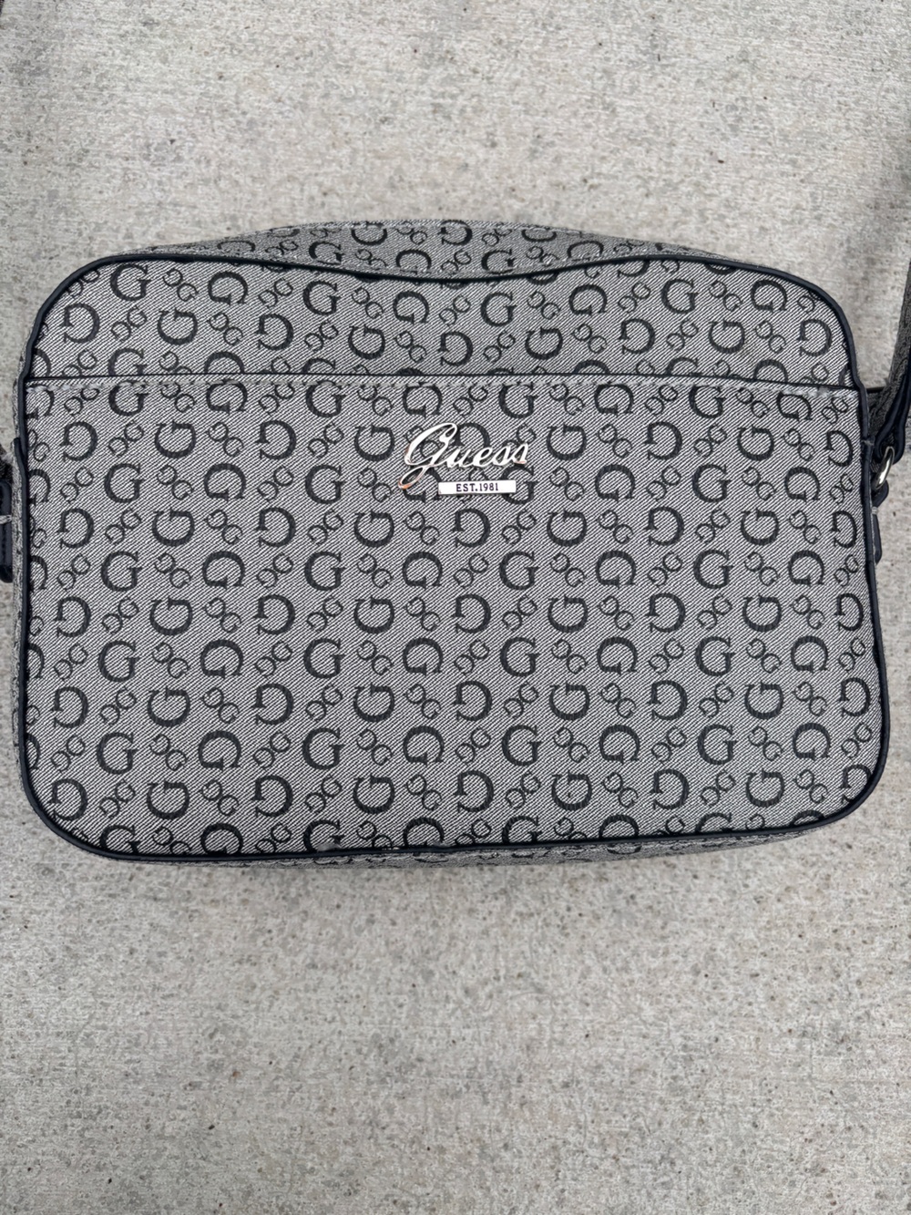 NWOT Guess Gray Crossbody Bag